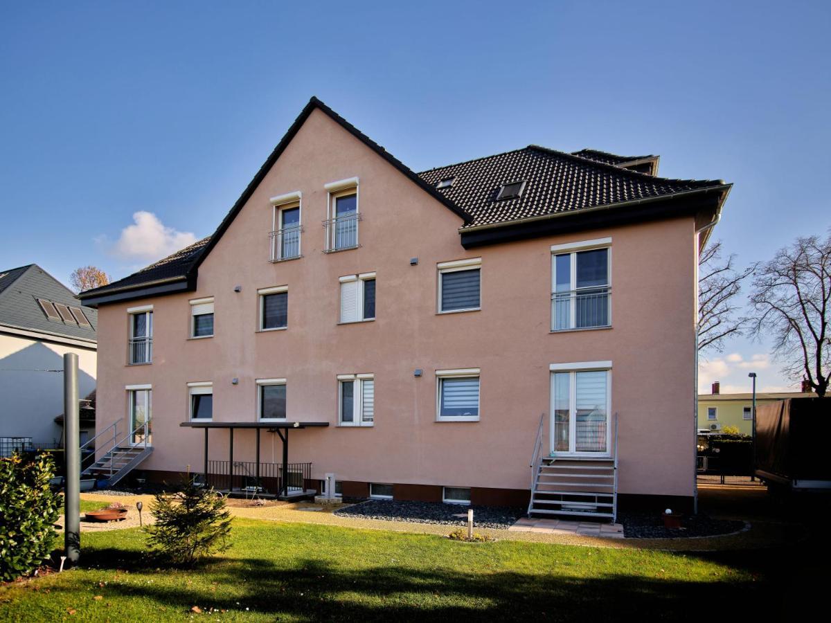 Gaeste- Und Ferienwohnung In Der Sportstadt 里萨 外观 照片