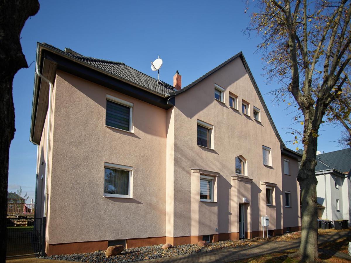 Gaeste- Und Ferienwohnung In Der Sportstadt 里萨 外观 照片